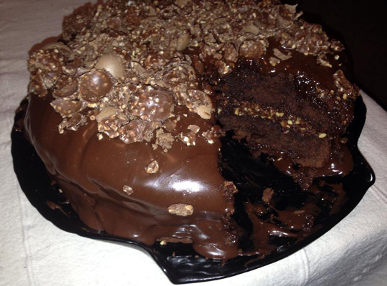 Κέικ σοκολάτας με Ferrero Rocher και Ganache Nutella
