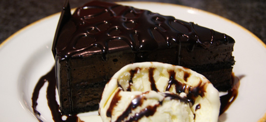 Η «απόλυτη» σοκολατένια τούρτα παγωτό