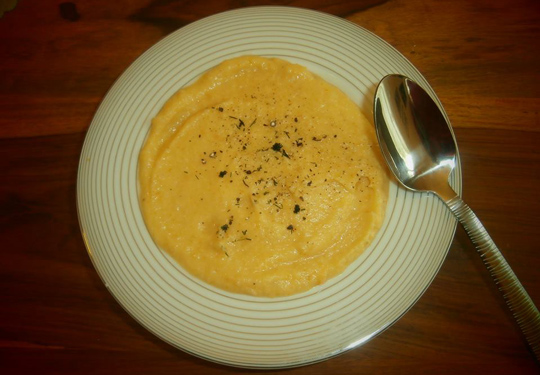 Βελουτέ σούπα με σελινόριζα, πατάτα και καρότο