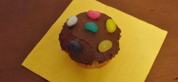 Cupcakes αμύγδαλο-βανίλια με επικάλυψη σοκολάτας