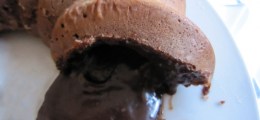 Γρήγορο κέικ με λιωμένη σοκολάτα